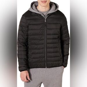 Amazon Essentials Men's Packable Water-Resistant Black Puffer Jacket - M